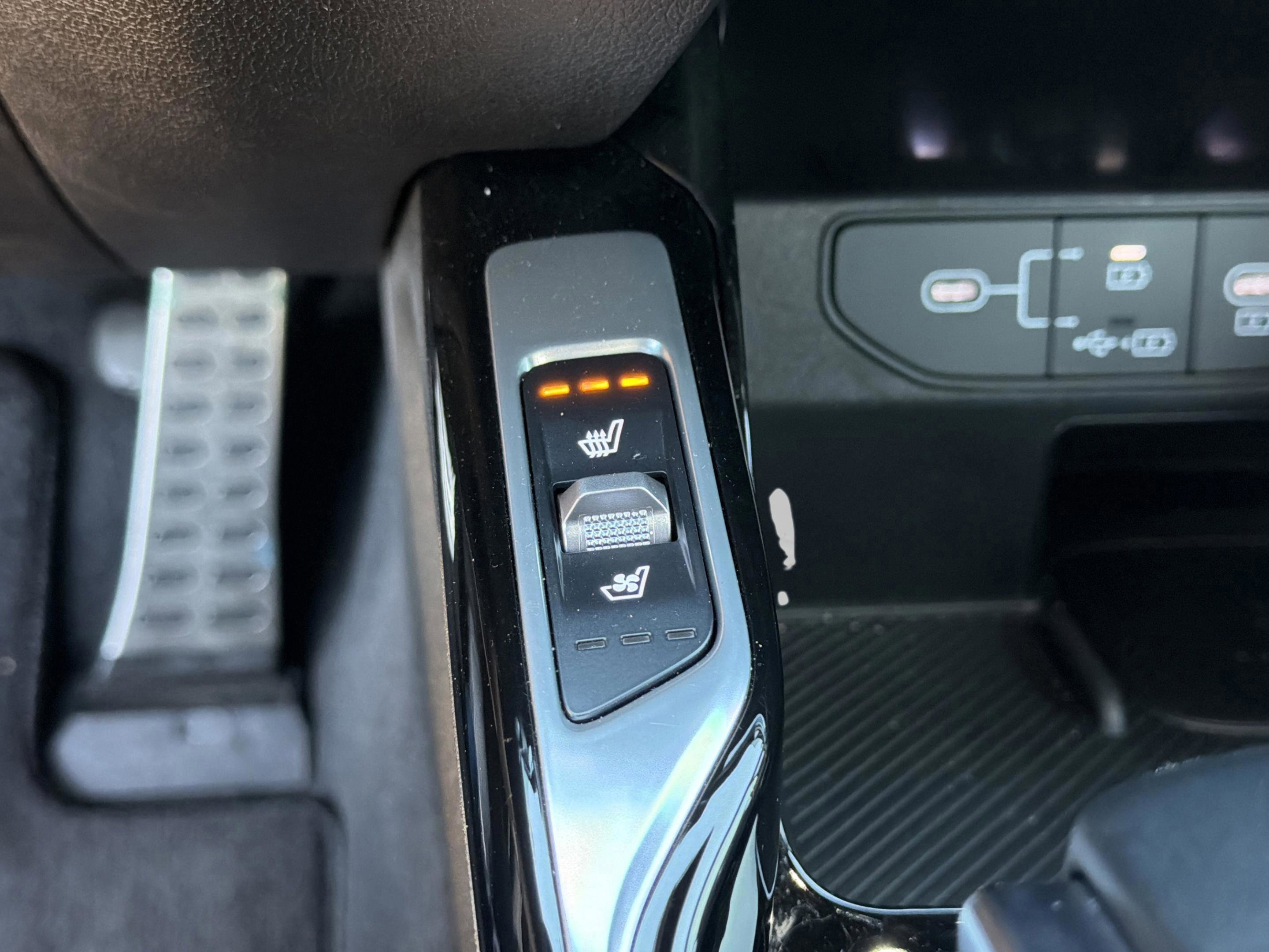 Certified 2025 Kia Sorento SX Prestige image 41