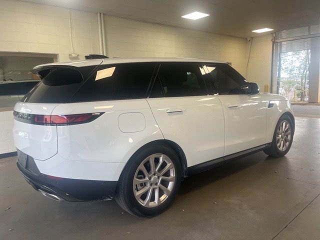 Used 2025 Land Rover Range Rover Sport image 3