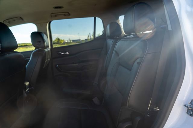 Used 2020 GMC Acadia SLT image 16