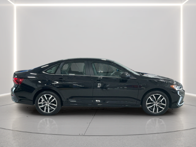 Used 2026 Volkswagen Jetta SE FWD image 7