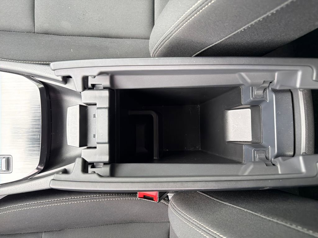 Used 2025 Nissan Rogue S FWD image 39