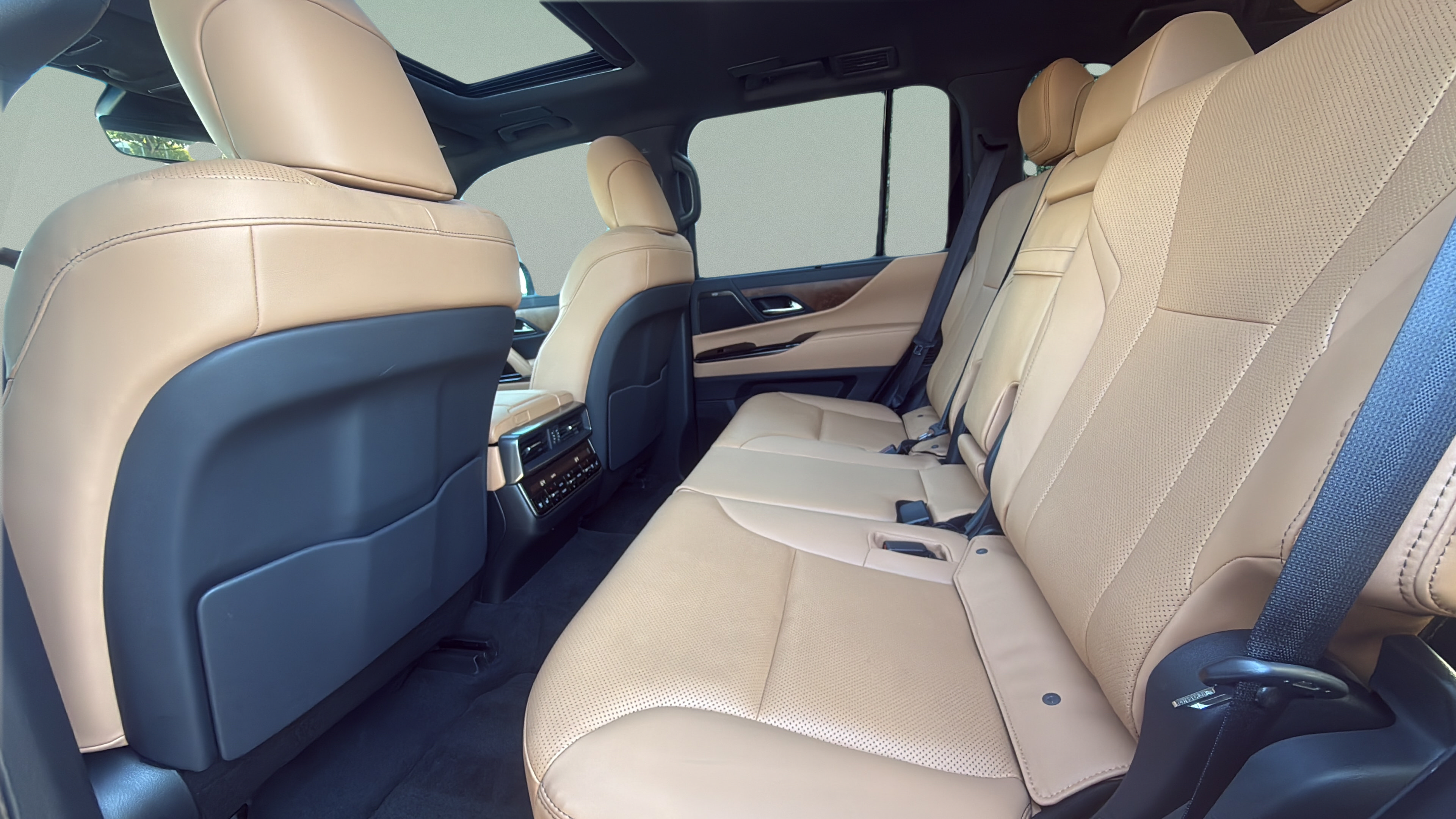 Used 2024 Lexus LX 600 4WD w/ Luxury Package image 24