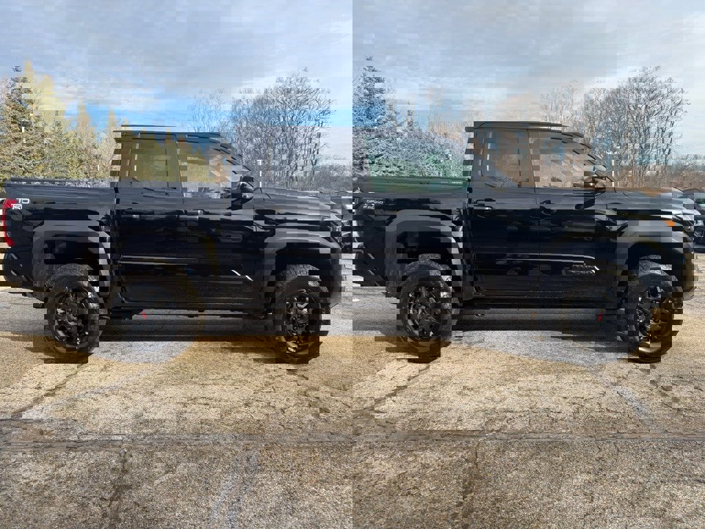 Used 2024 Toyota Tacoma TRD Off-Road image 9