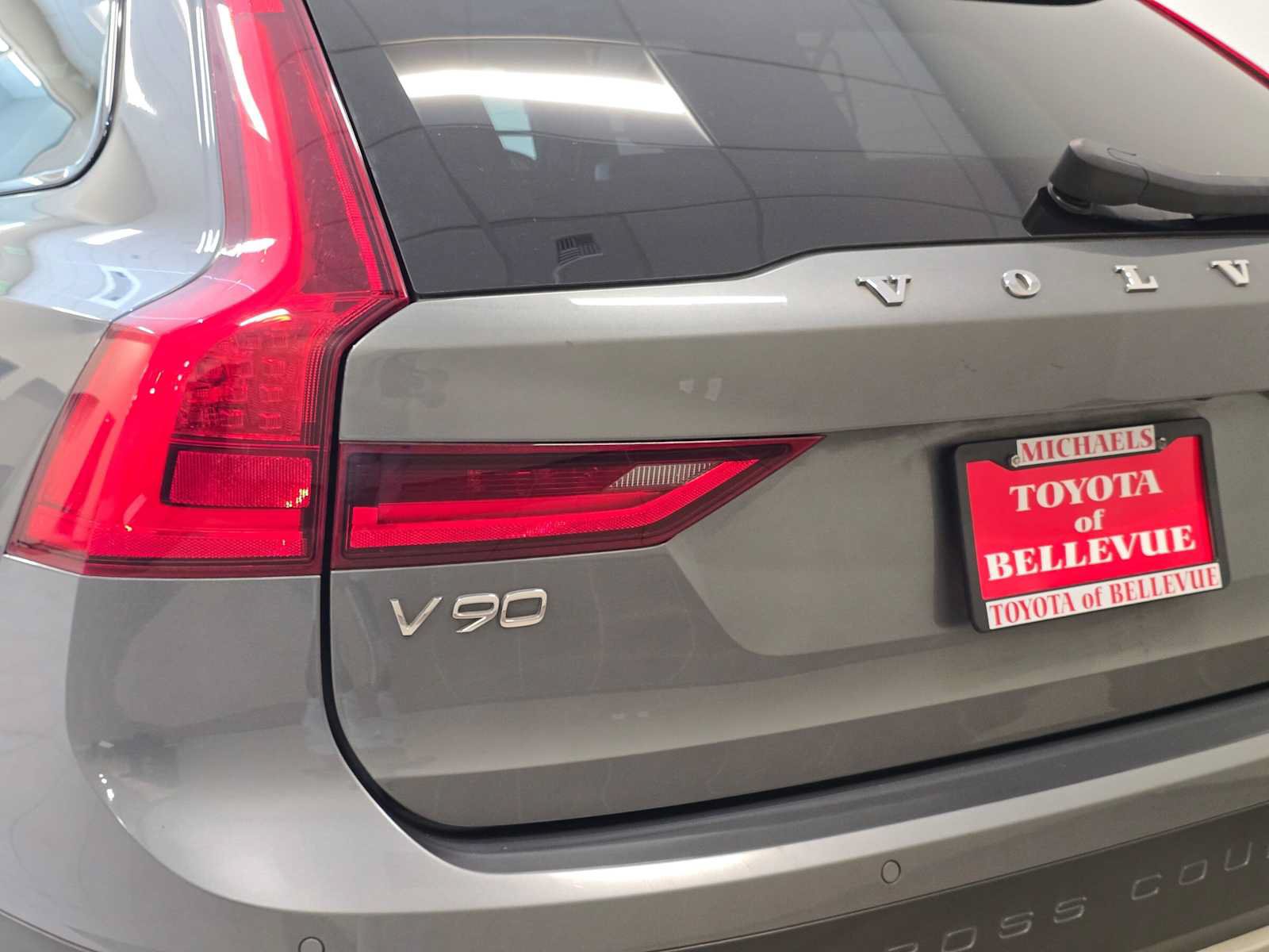 Used 2020 Volvo V90 T6 Cross Country AWD/4WD image 7