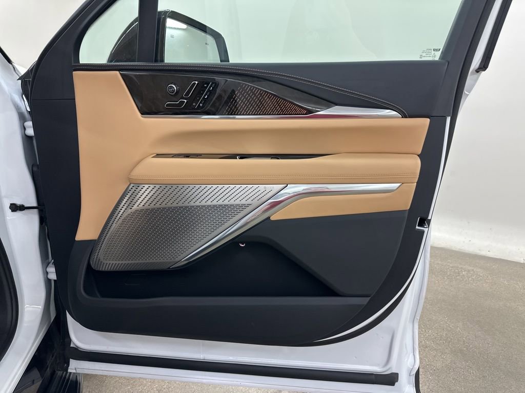 Certified 2025 Cadillac Escalade IQ Sport 2 w/ LPO, ONYX Package image 18