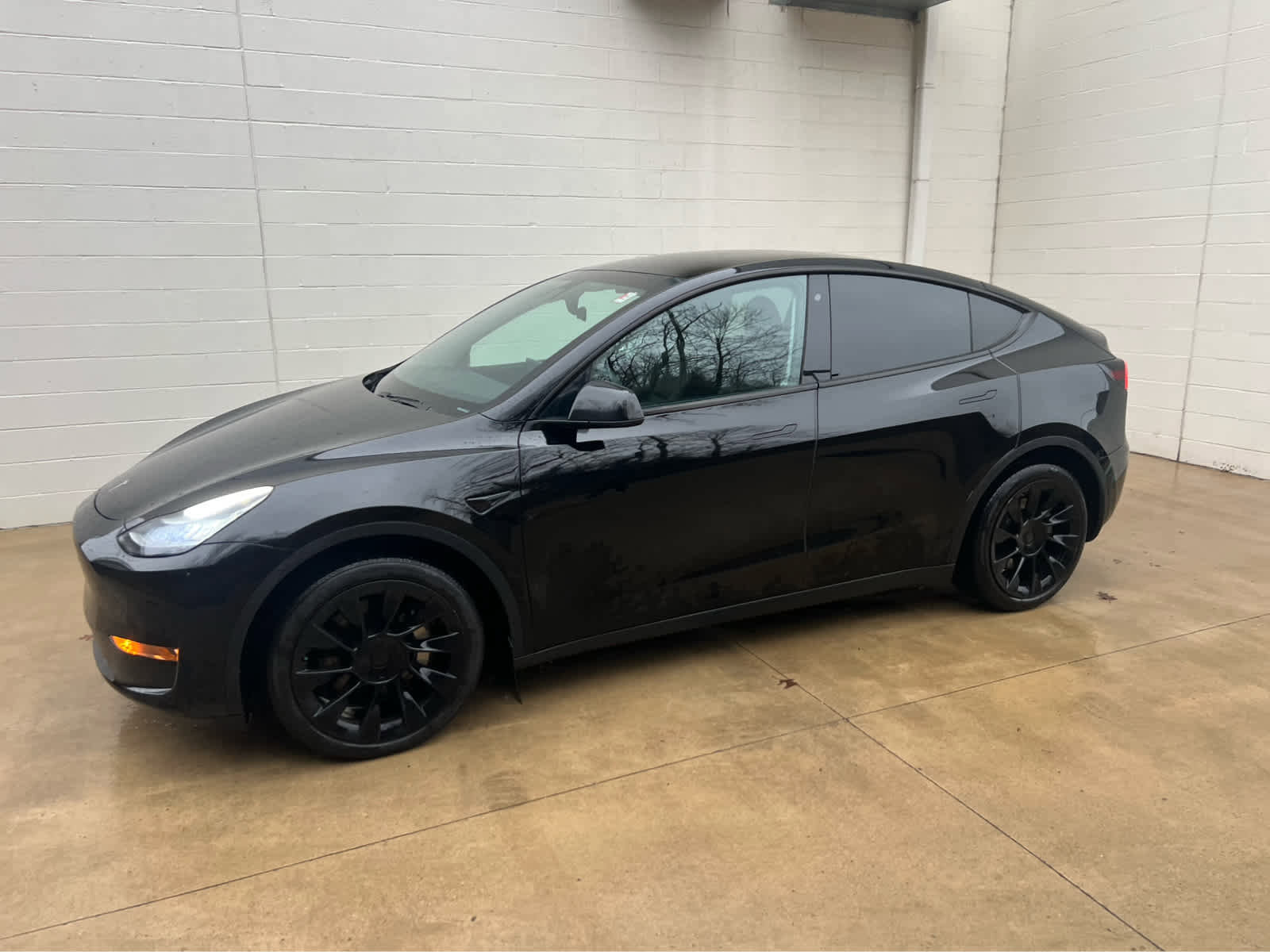 Used 2020 Tesla Model Y Long Range image 2