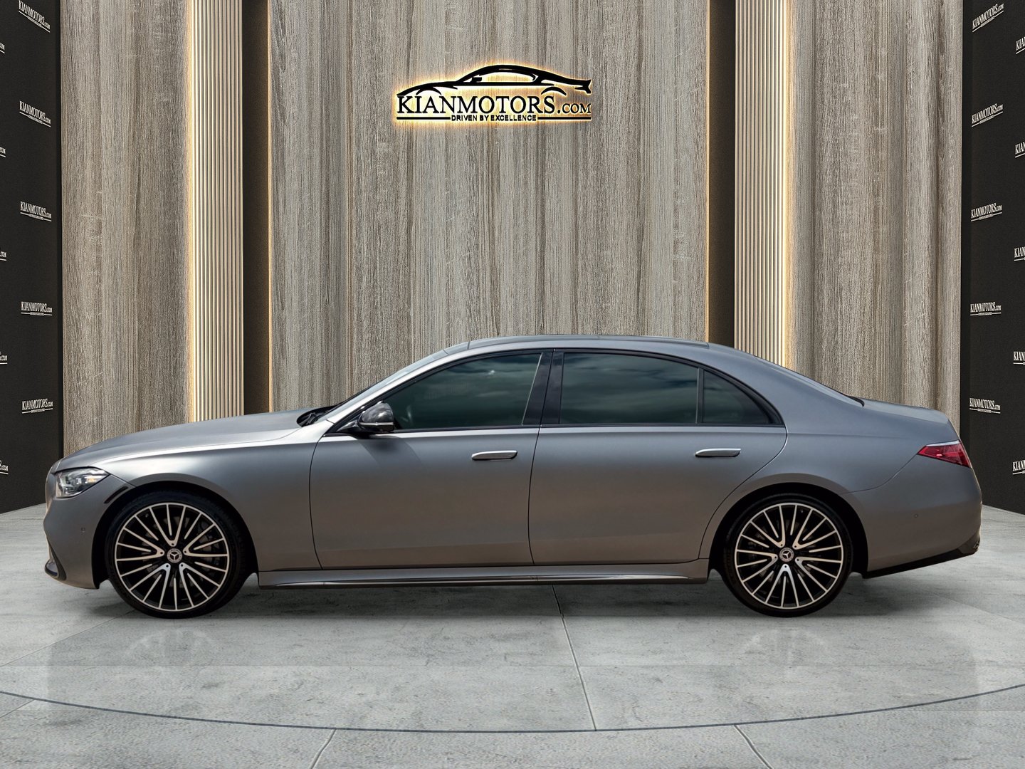 Used 2023 Mercedes-Benz S 500 4MATIC w/ AMG Line image 4