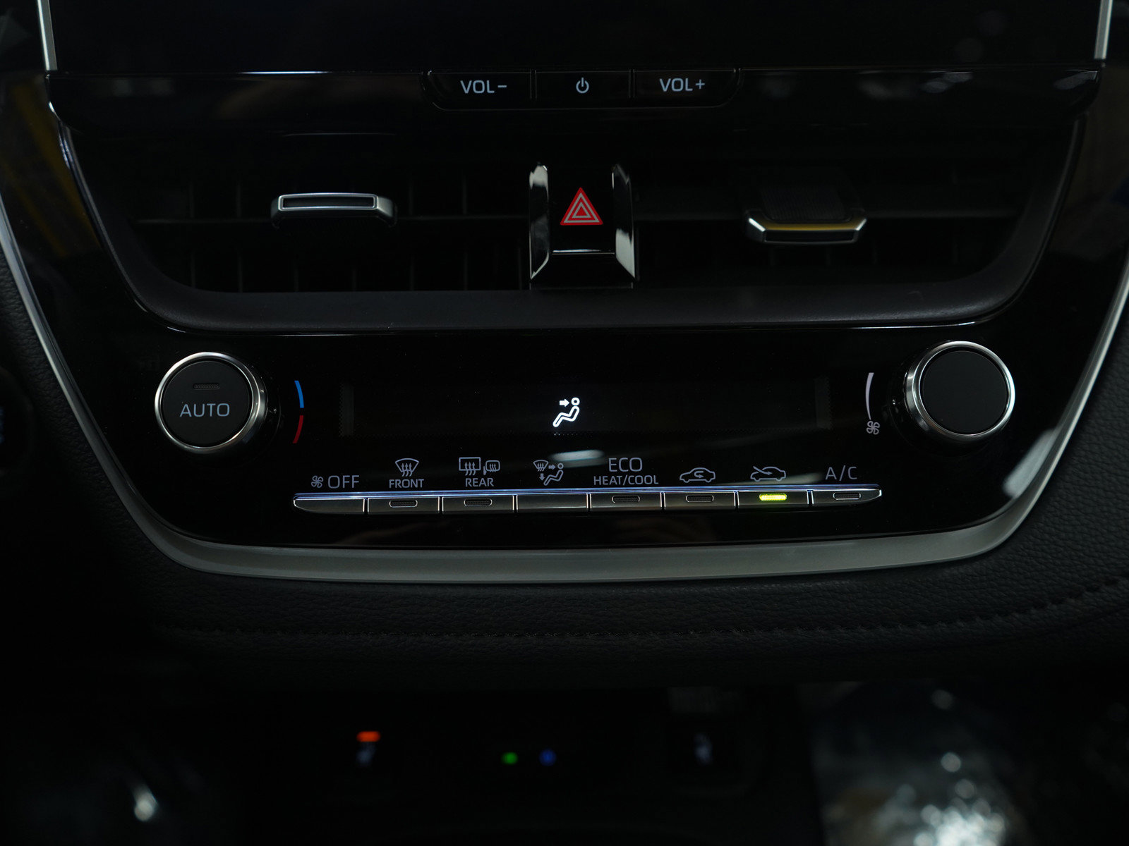 Used 2025 Toyota Corolla XSE image 18