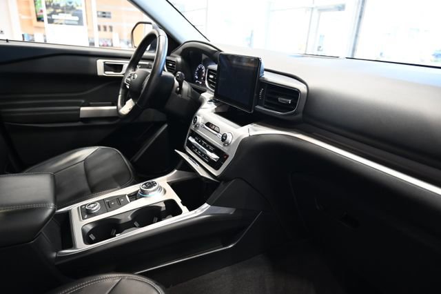 Used 2022 Ford Explorer XLT w/ Equipment Group 202A image 14
