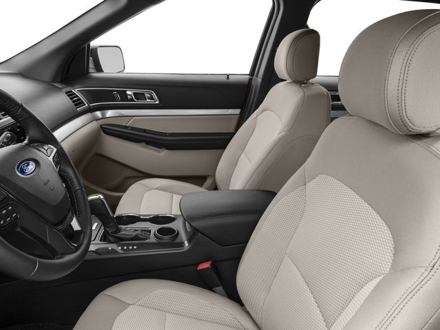 Used 2017 Ford Explorer XLT w/ Equipment Group 202A image 9