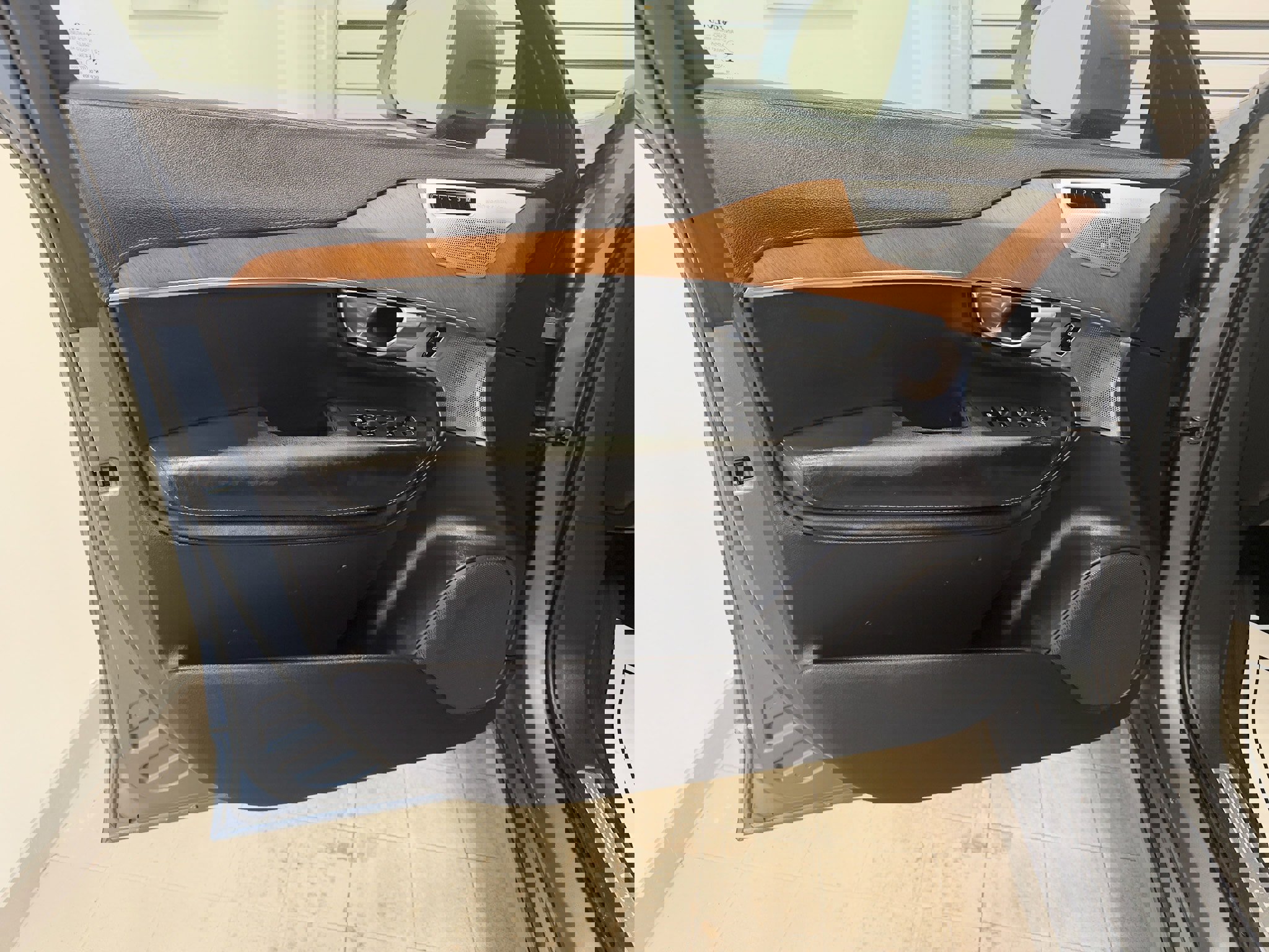 Used 2018 Volvo XC90 T6 Inscription w/ Convenience Package image 16