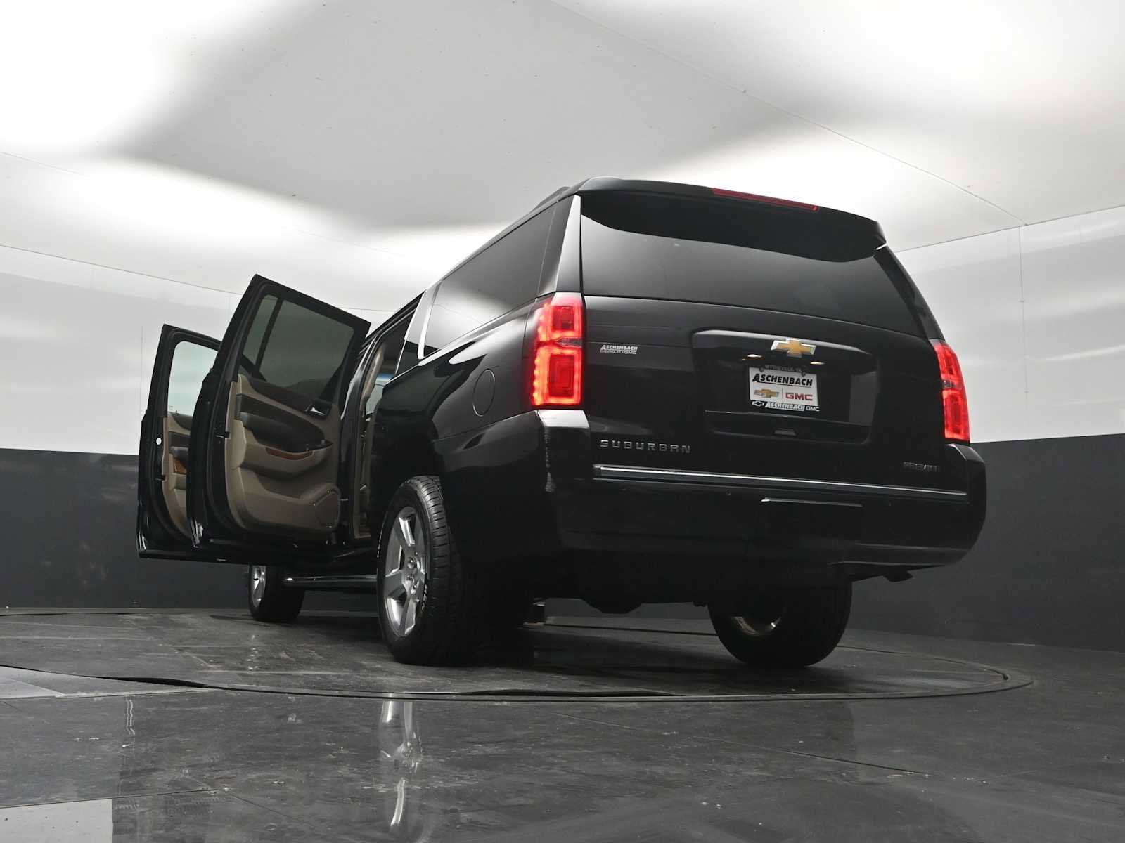 Used 2019 Chevrolet Suburban Premier AWD/4WD image 31