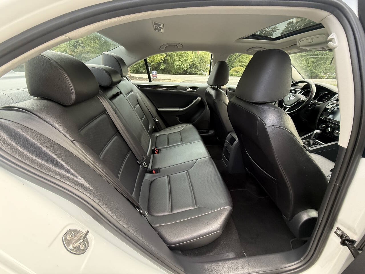 Used 2016 Volkswagen Jetta SEL w/ Lighting Package FWD image 18