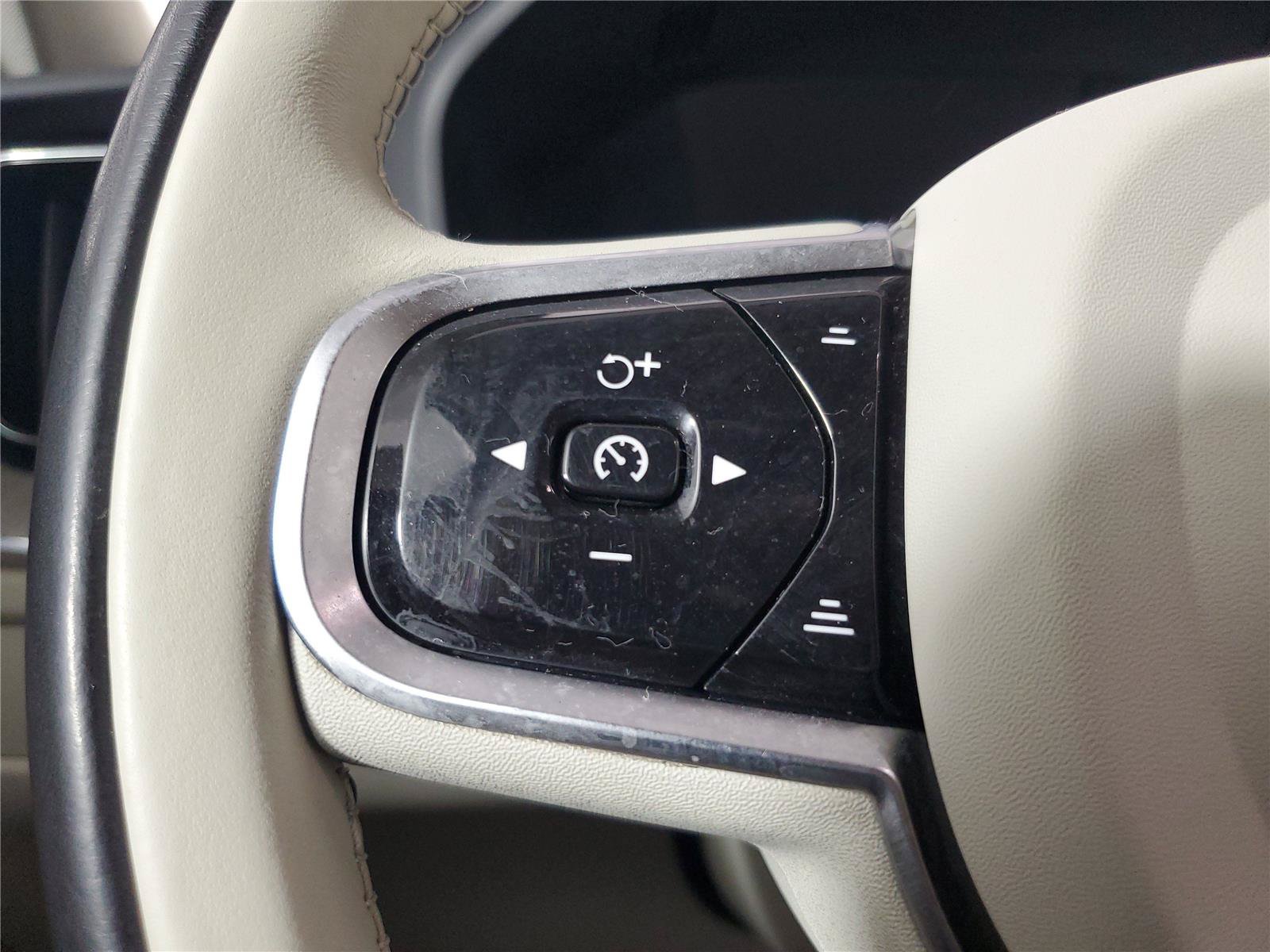 Certified 2023 Volvo XC60 B5 Plus w/ Climate Package AWD/4WD image 24