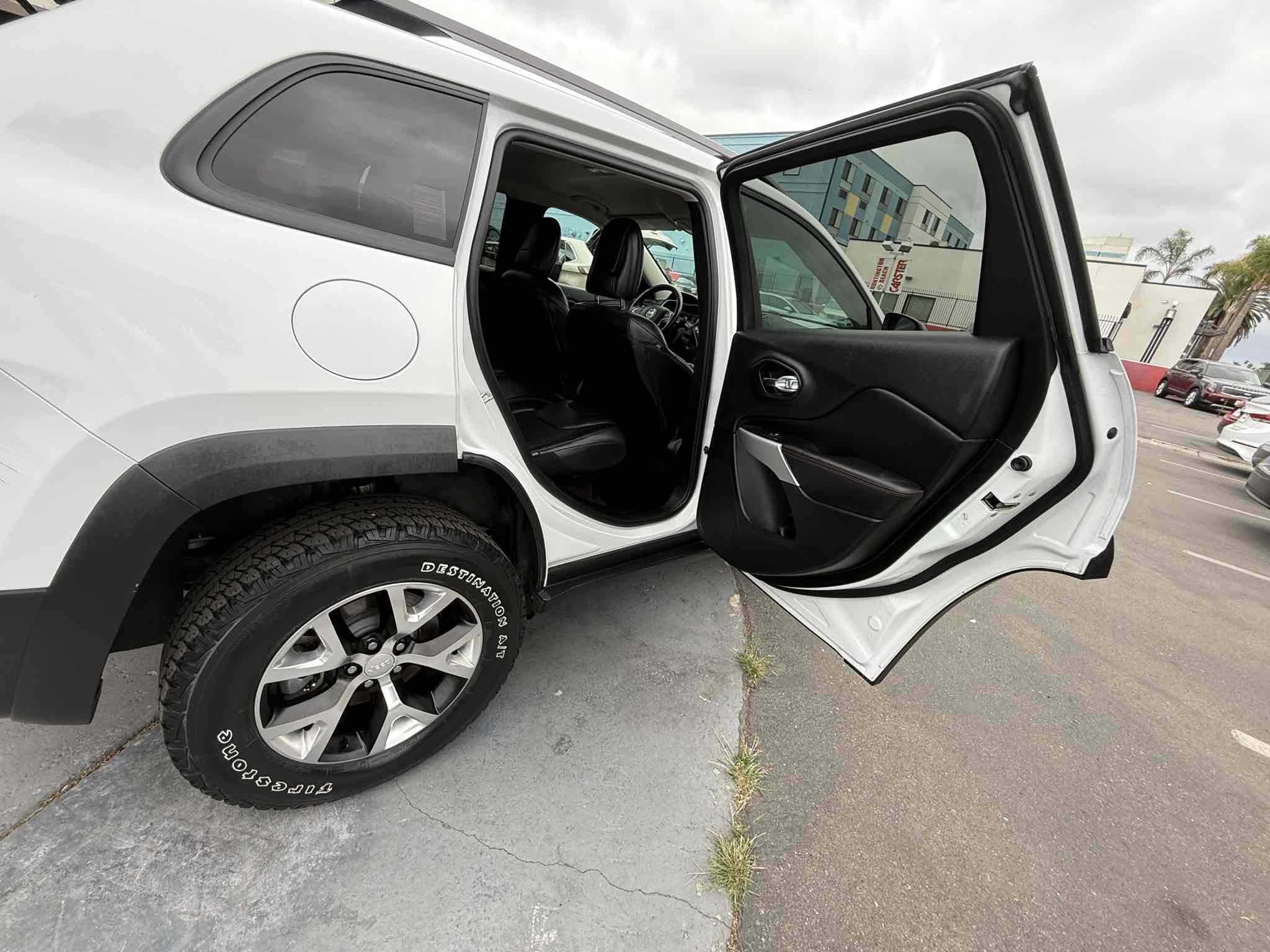 Used 2018 Jeep Cherokee Trailhawk image 55