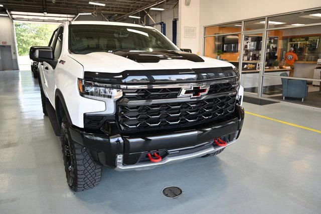 Used 2024 Chevrolet Silverado 1500 ZR2 w/ Technology Package image 3