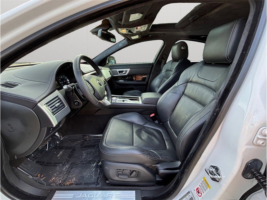 Used 2015 Jaguar XF Sport image 2