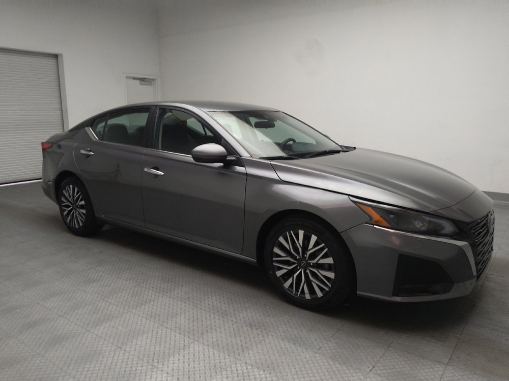 Used 2023 Nissan Altima 2.5 SV FWD image 11