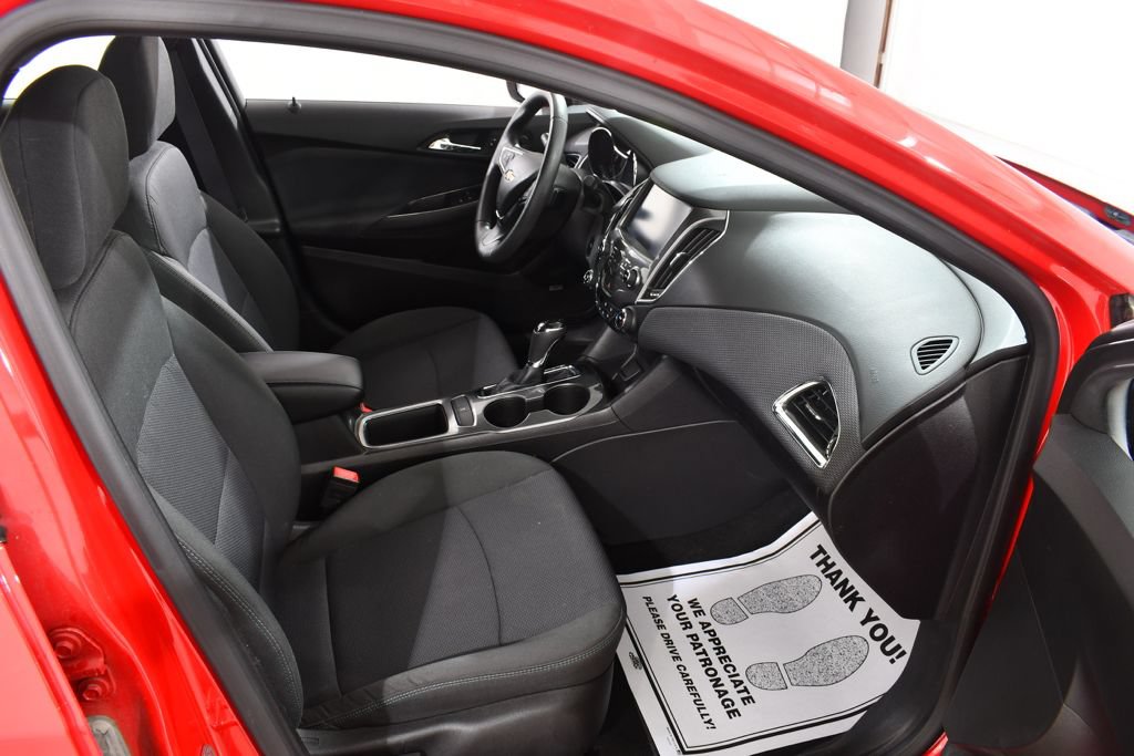 Used 2017 Chevrolet Cruze LT w/ Sun And Sound Package FWD image 10