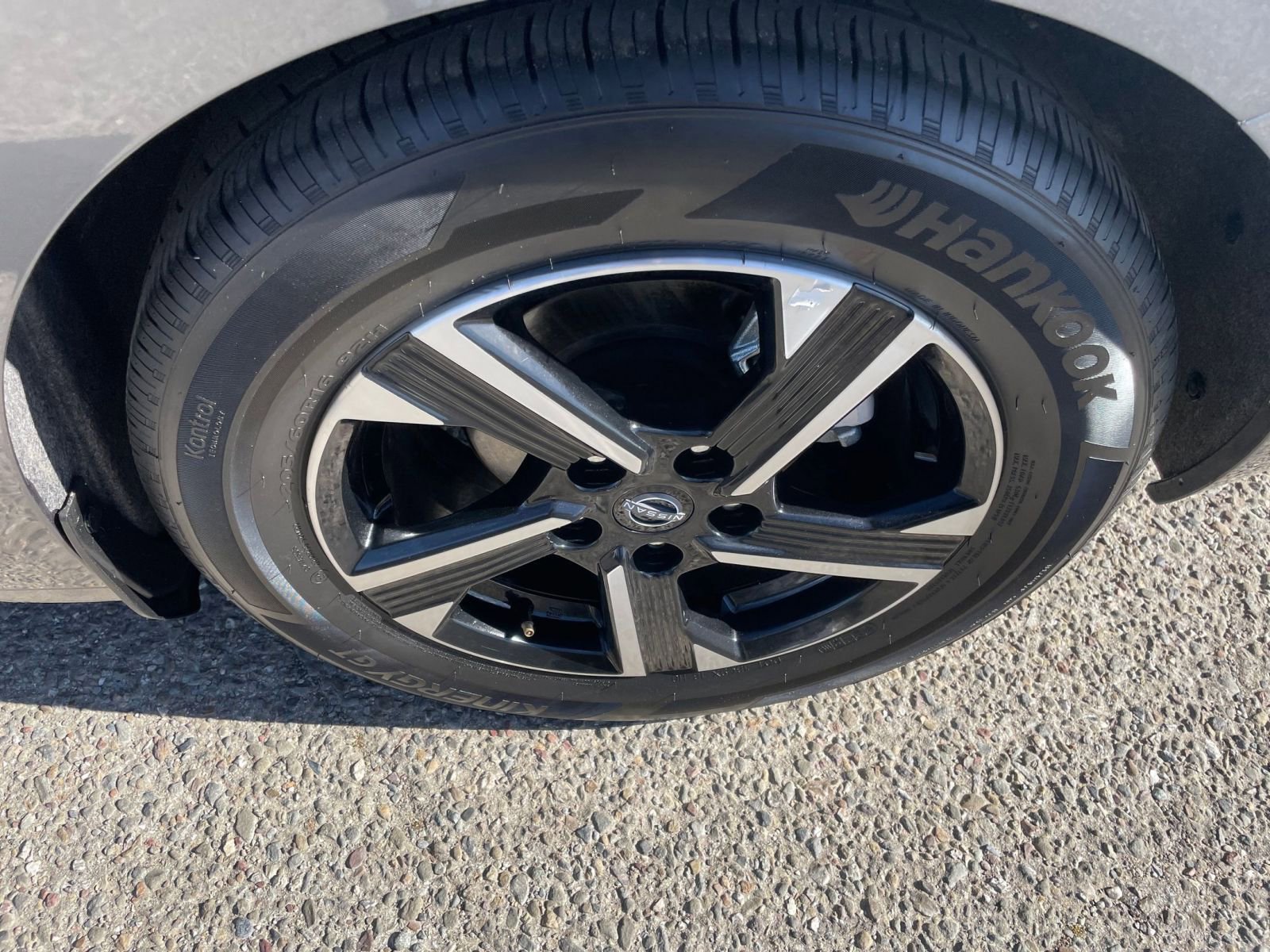 Used 2025 Nissan Sentra SV image 30