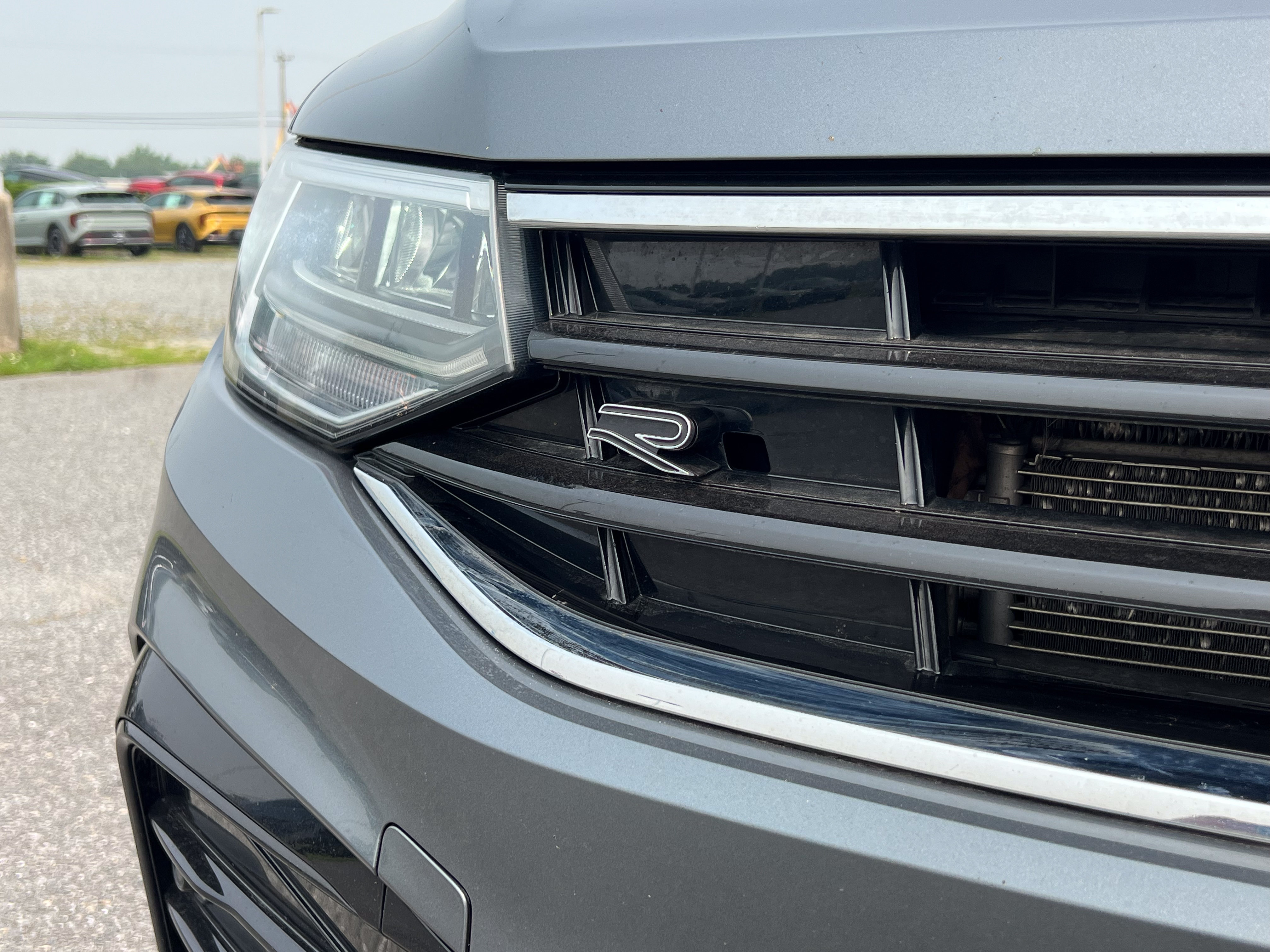 Used 2022 Volkswagen Tiguan SE R-Line AWD/4WD image 11