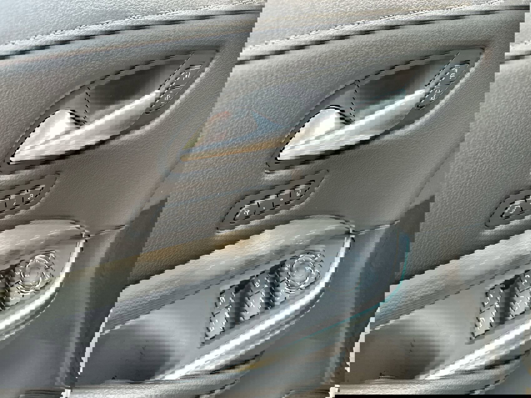 Used 2025 Cadillac XT4 Premium Luxury image 19