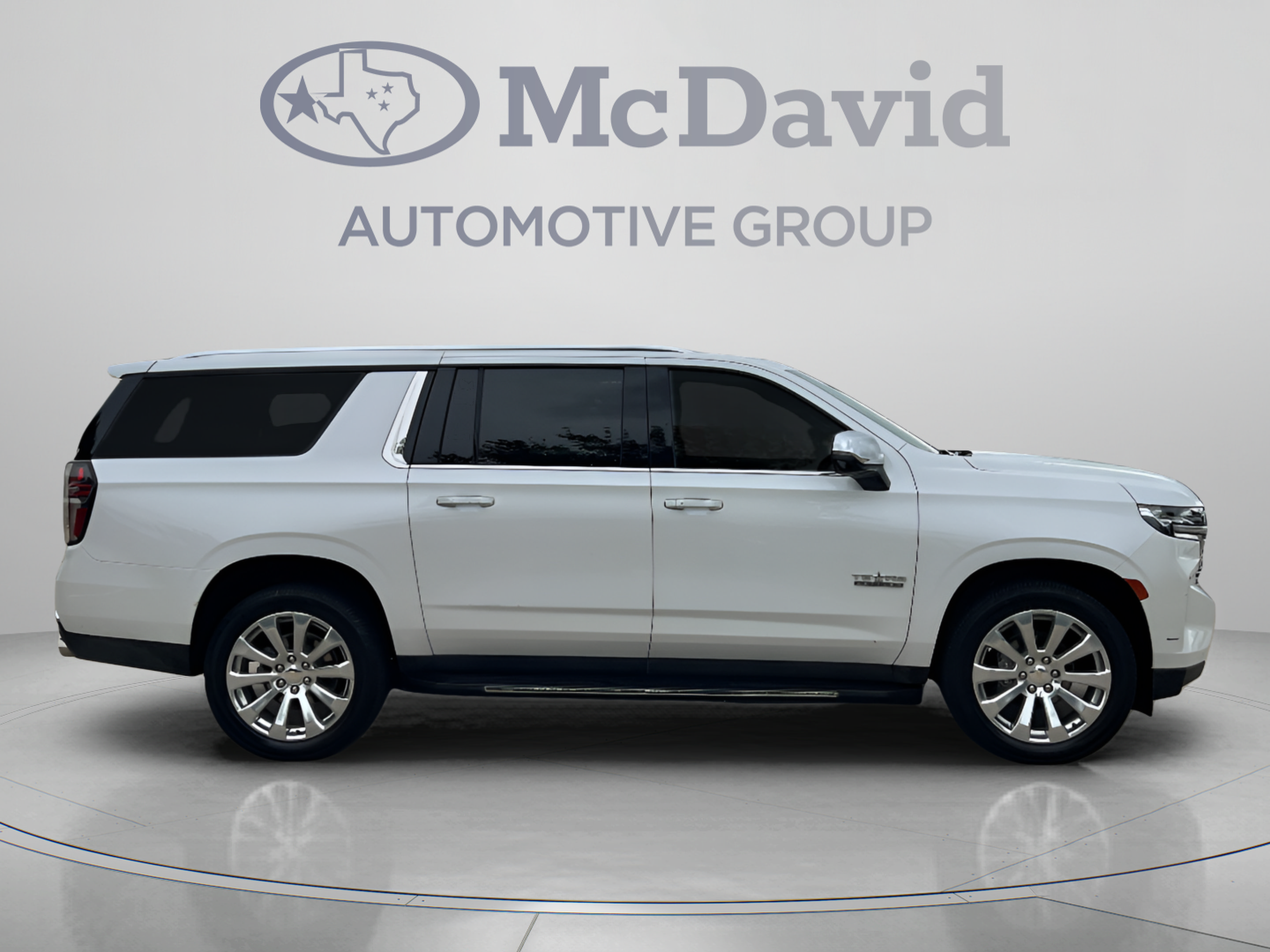 Used 2023 Chevrolet Suburban Premier w/ Premium Package RWD image 8