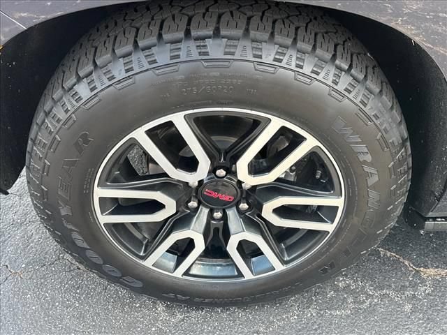 Certified 2023 GMC Yukon AT4 w/ AT4 Premium Plus Package AWD/4WD image 39