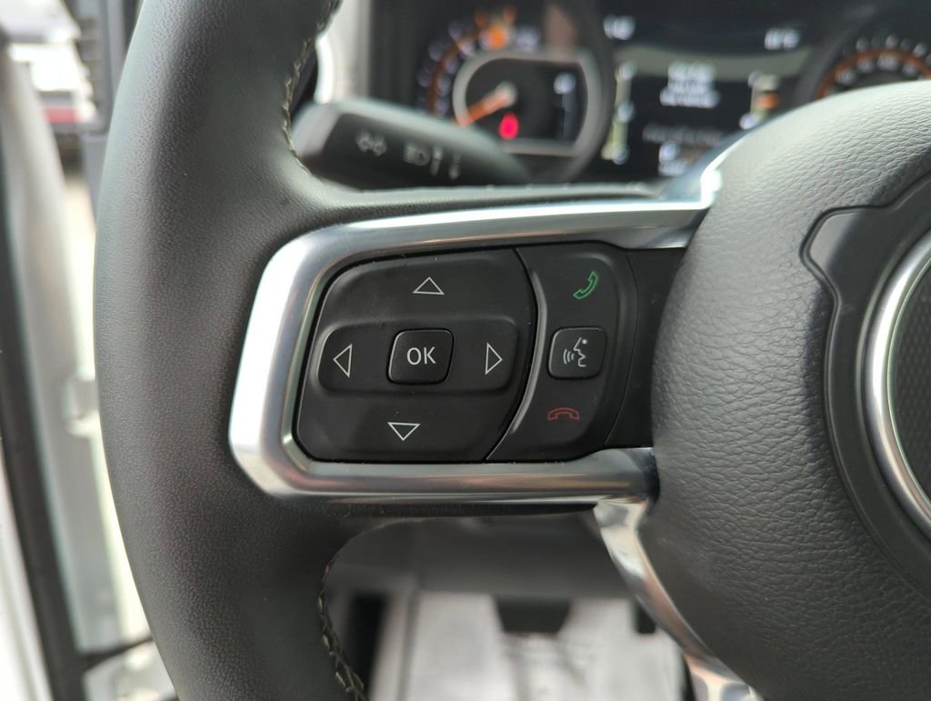 Used 2025 Jeep Wrangler Unlimited Sahara AWD/4WD image 37