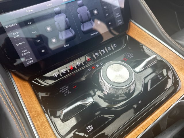 Used 2022 Jeep Grand Wagoneer Series III w/ Rear Seat Video Group 1 AWD/4WD image 23