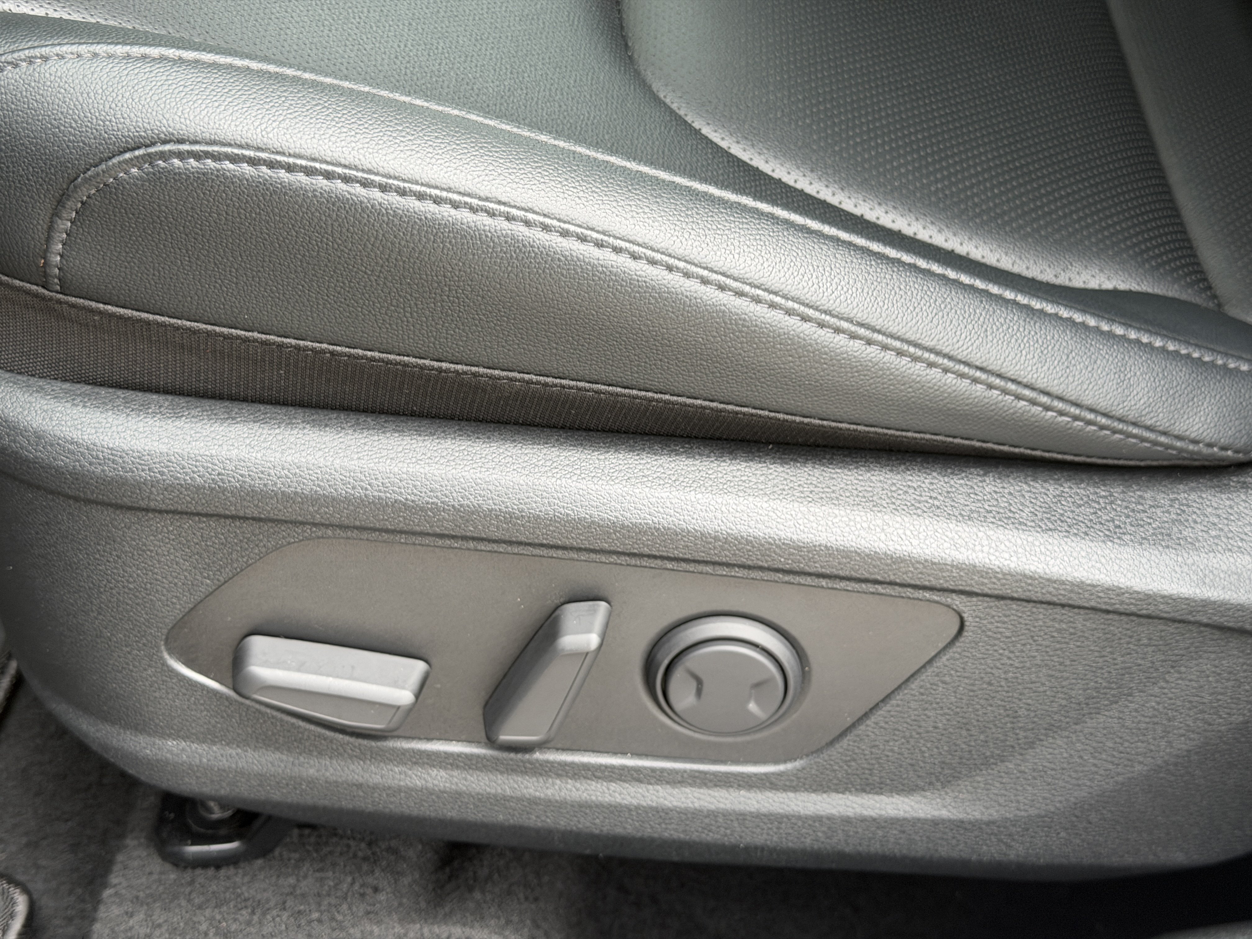 Used 2025 Kia Sportage EX FWD image 18