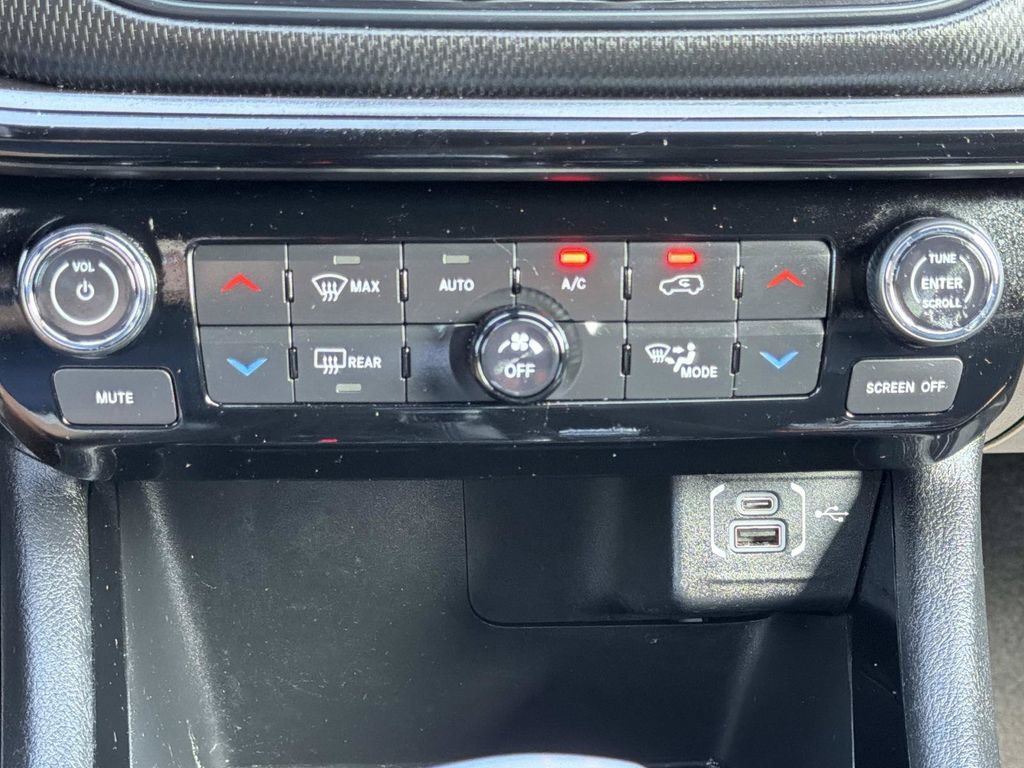 Used 2022 Jeep Compass Latitude w/ Sun and Sound Group AWD/4WD image 41