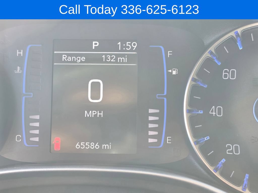 Used 2023 Chrysler Voyager LX FWD image 15