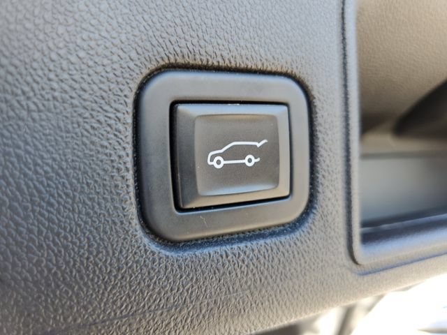 Used 2024 GMC Terrain SLT FWD image 10