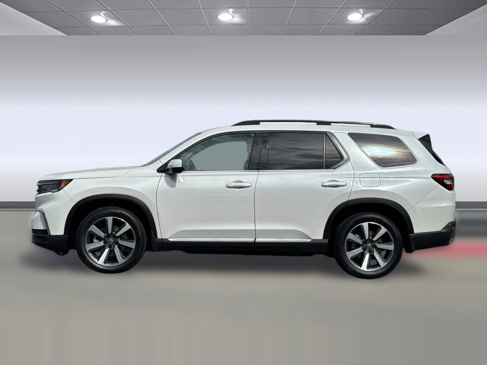 Certified 2023 Honda Pilot Touring image 2