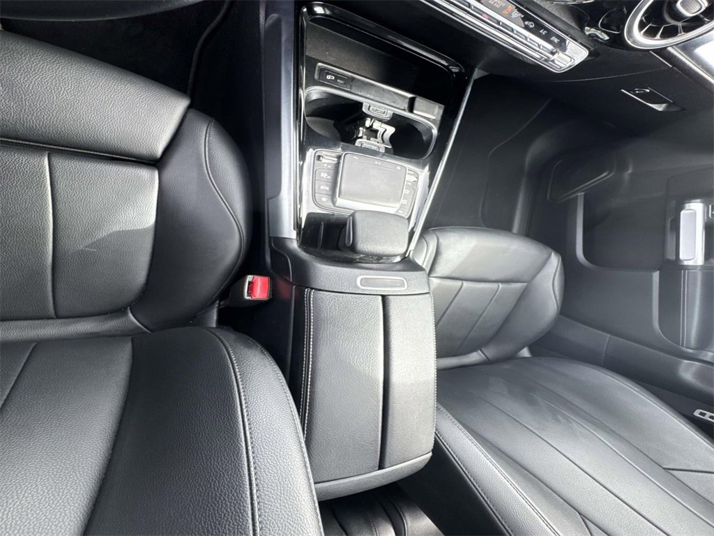 Used 2022 Mercedes-Benz GLB 250 image 41