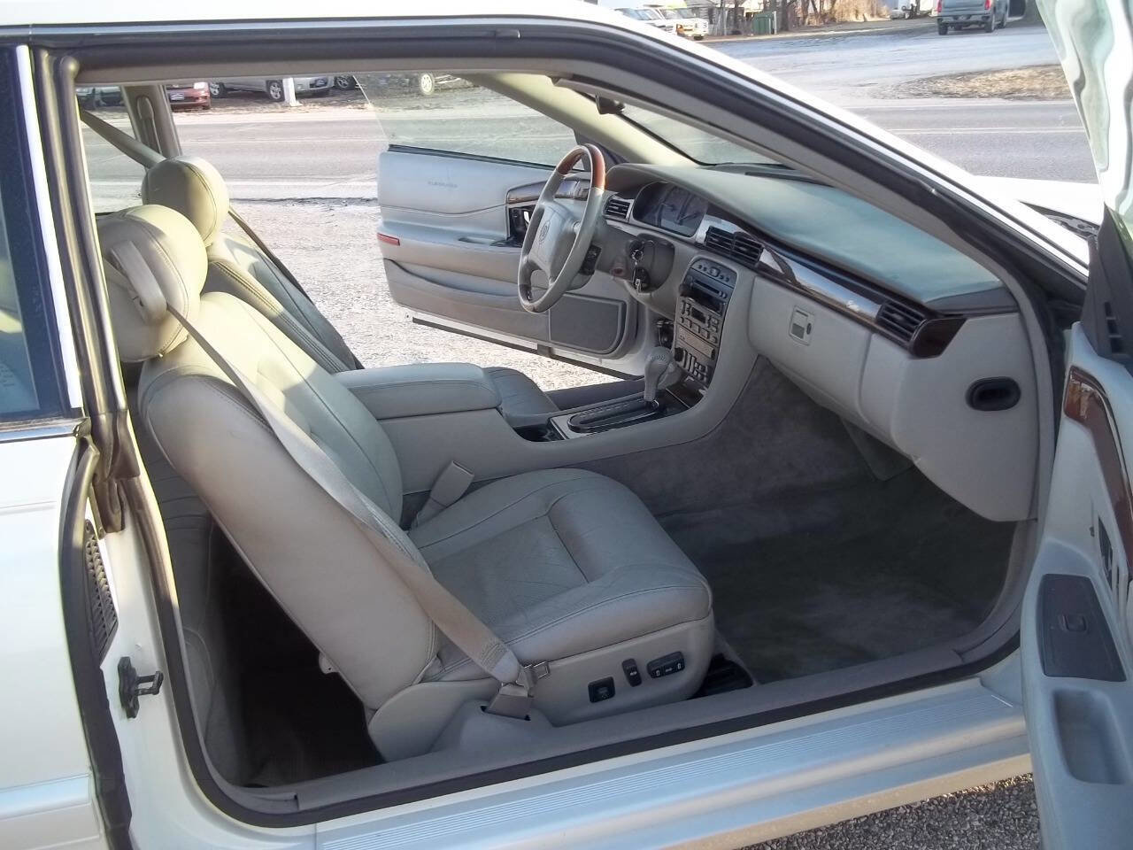 Used 2001 Cadillac Eldorado Touring image 10