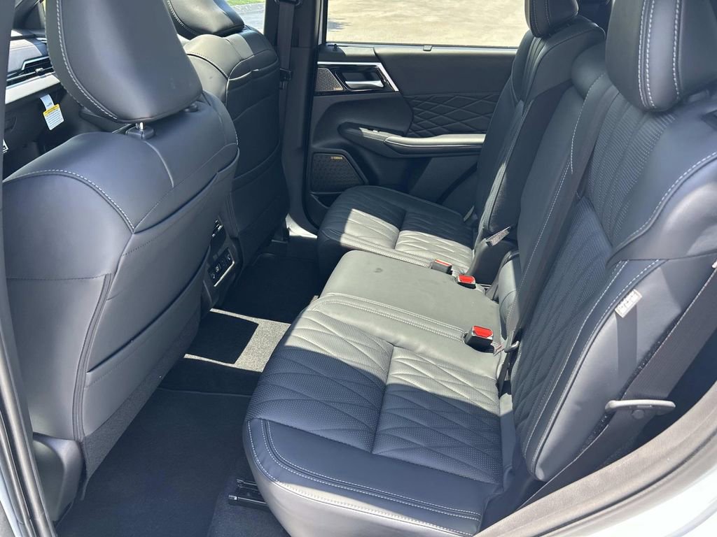 New 2026 Mitsubishi Outlander SEL Black Edition FWD image 19