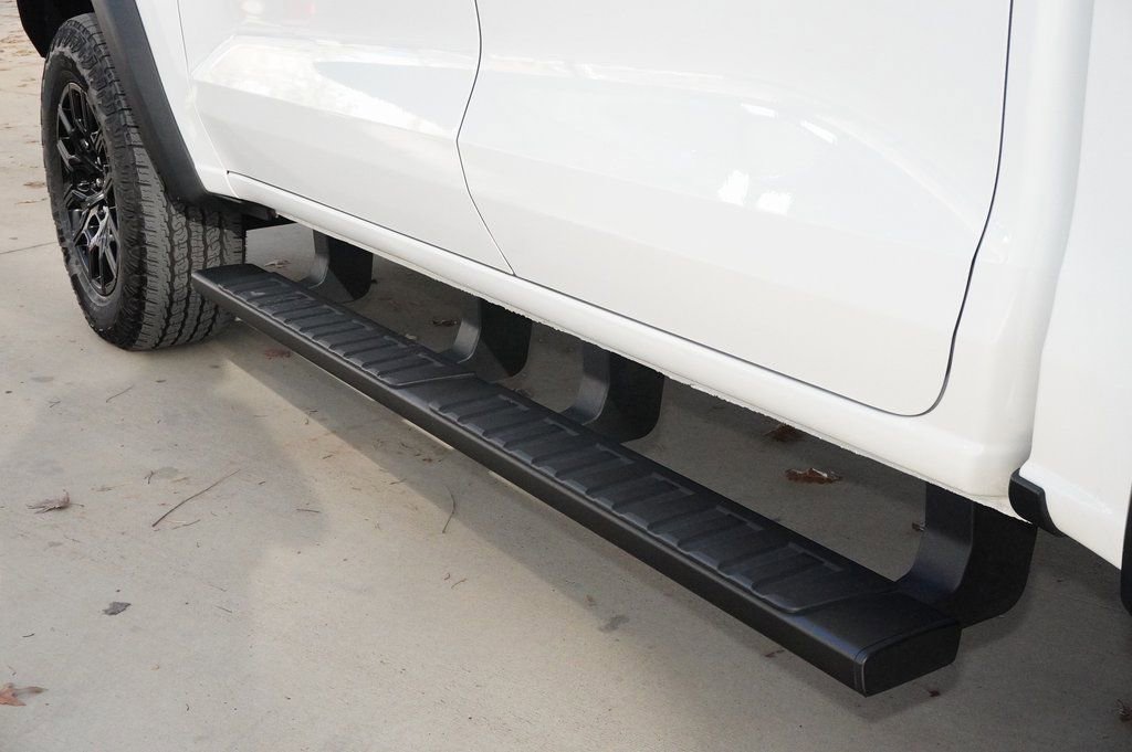 Used 2023 Chevrolet Colorado Trail Boss image 10