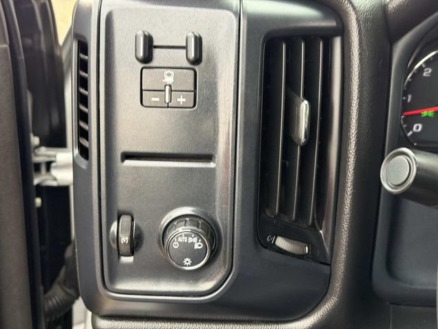 Used 2018 Chevrolet Silverado 1500 Custom w/ Custom Value Package AWD/4WD image 26