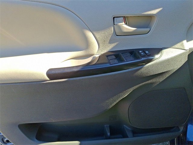 Used 2014 Toyota Sienna LE image 15