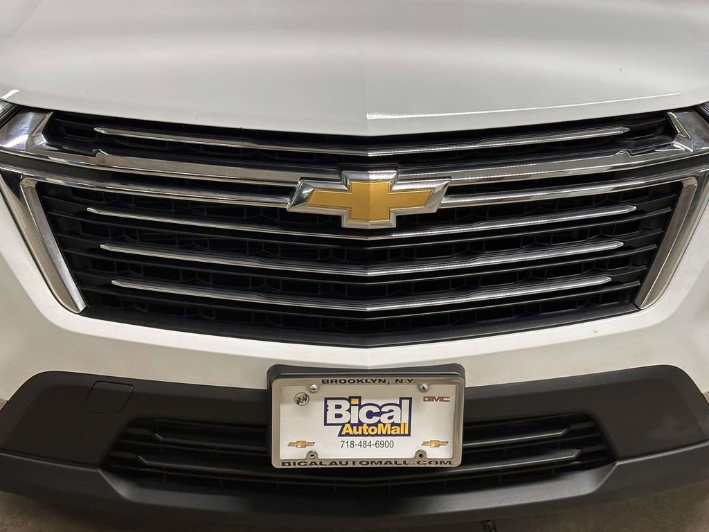 Used 2023 Chevrolet Traverse LT image 9