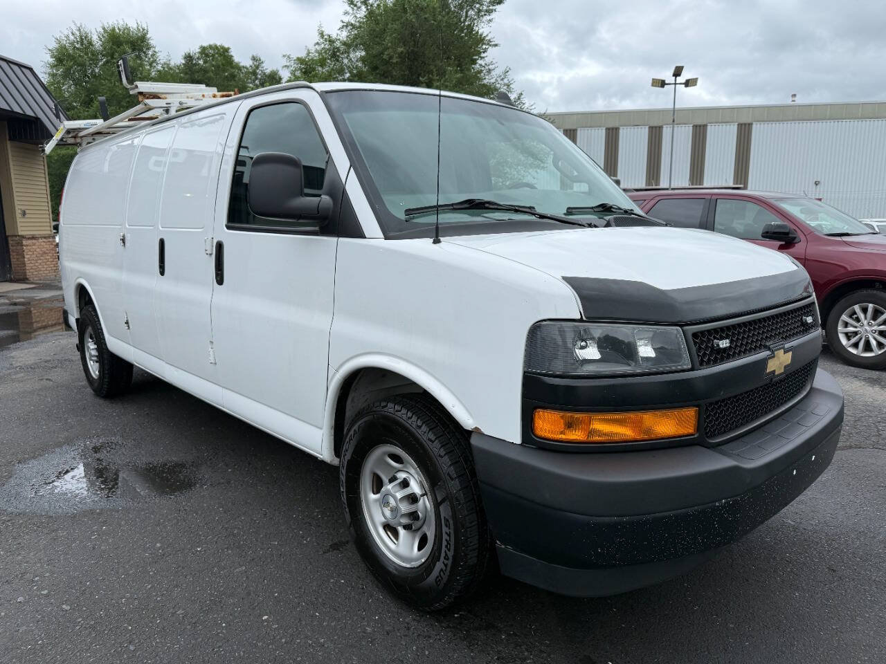 Used 2021 Chevrolet Express 3500 Extended w/ Driver Convenience Package RWD image 3