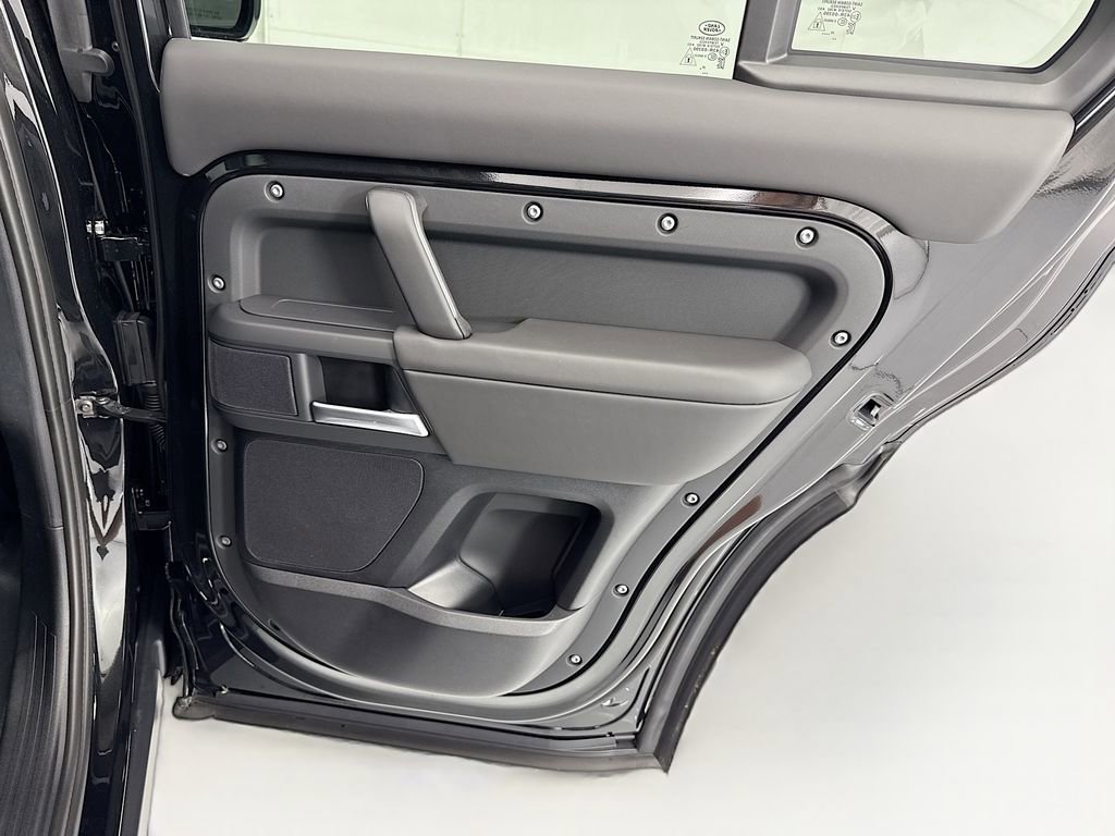 New 2026 Land Rover Defender 110 X-Dynamic SE AWD/4WD image 26