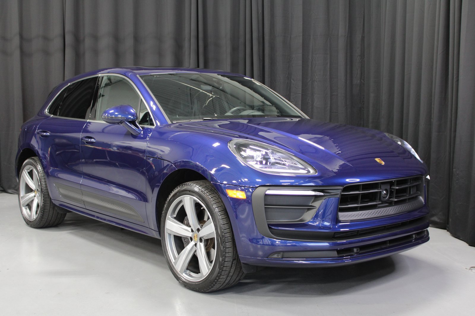 Certified 2025 Porsche Macan image 9