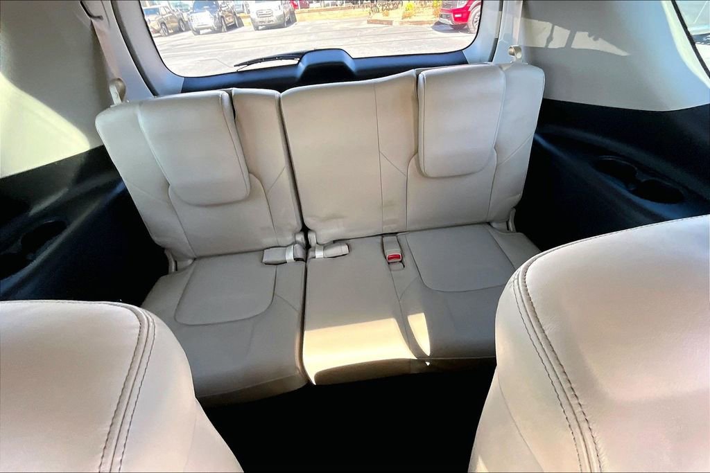 Used 2023 Nissan Armada SL w/ Captain's Chairs Package image 18