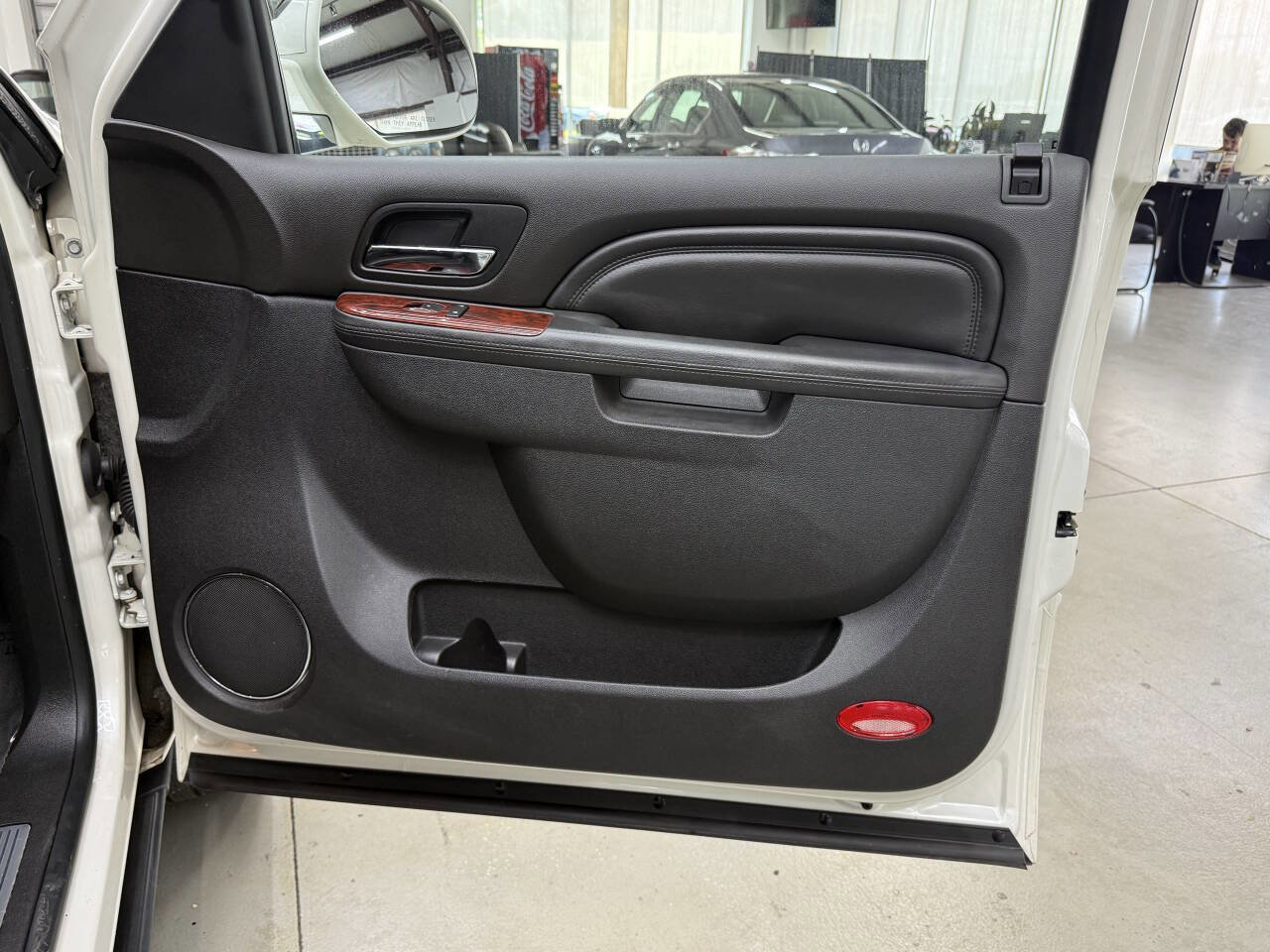 Used 2014 Cadillac Escalade Premium AWD/4WD image 17