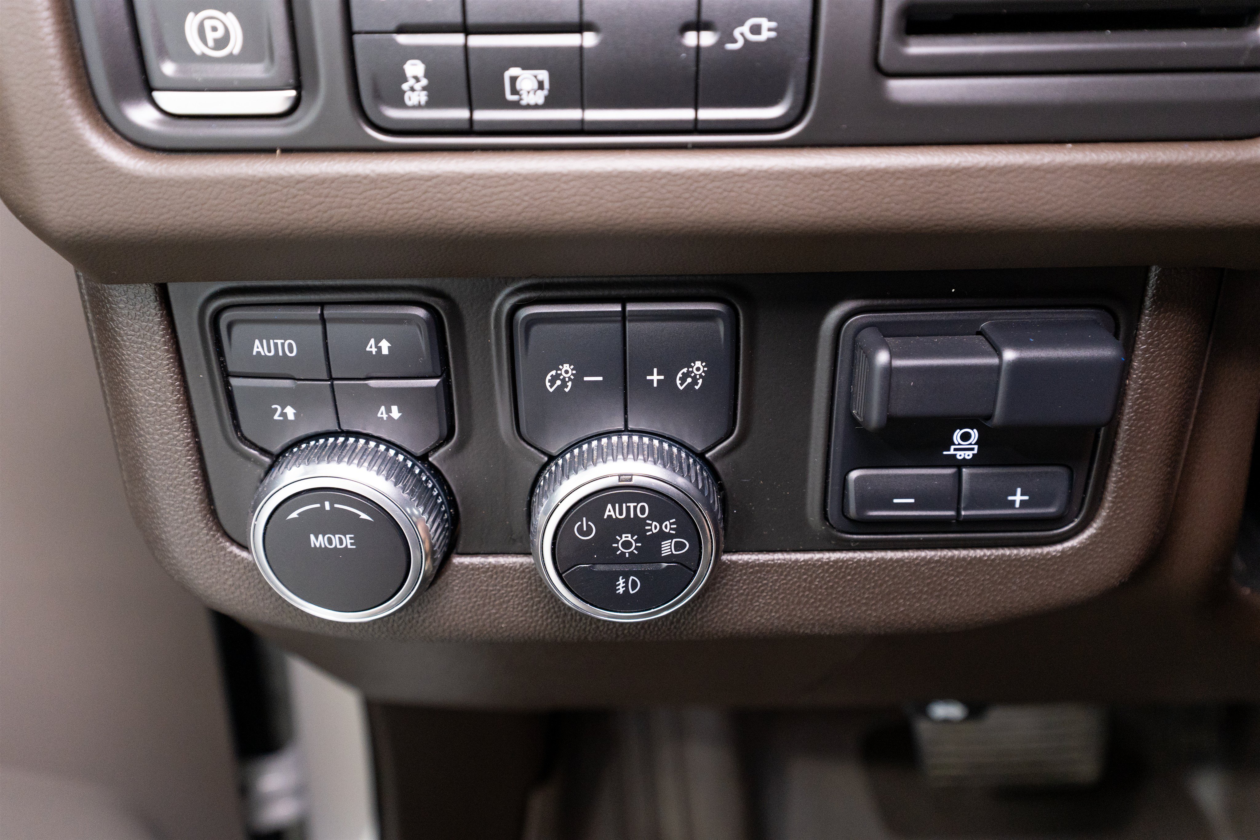 Used 2022 GMC Yukon SLT w/ SLT Premium Package AWD/4WD image 31