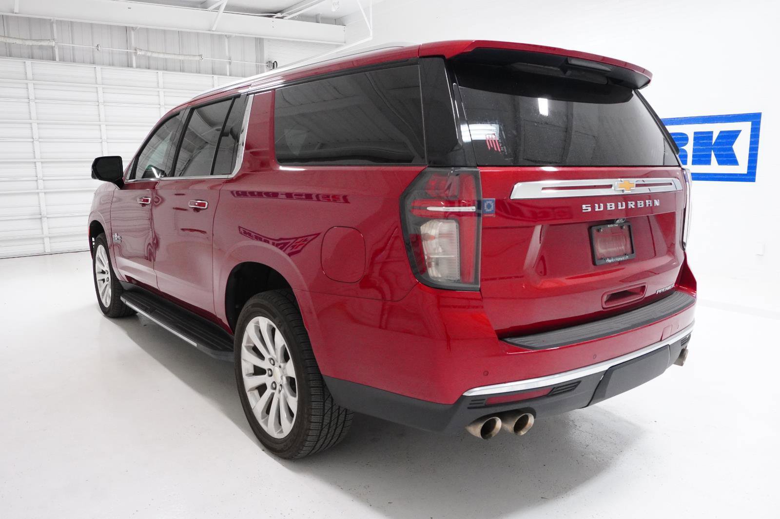 Used 2021 Chevrolet Suburban Premier w/ Premium Package image 11