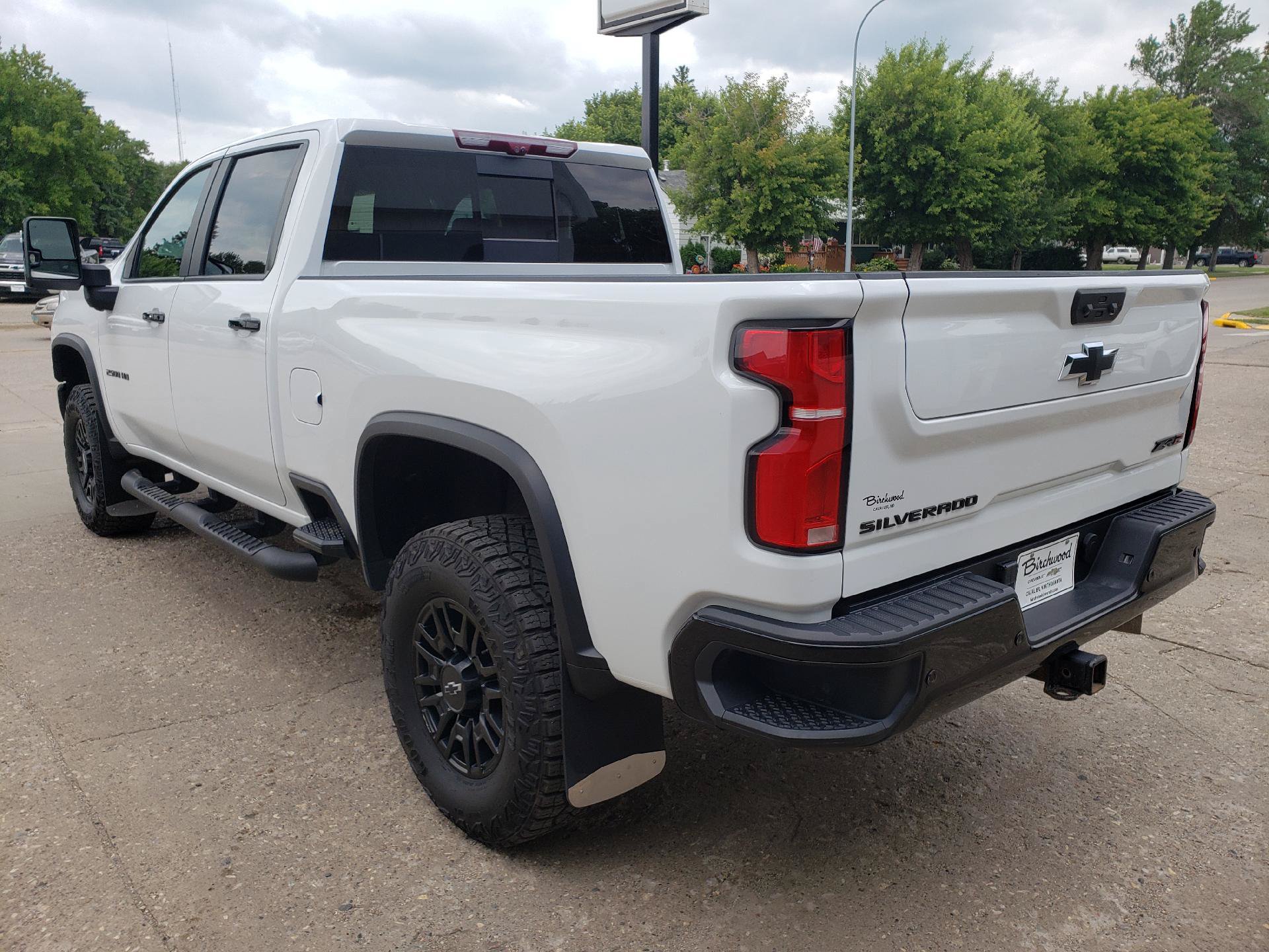Used 2024 Chevrolet Silverado 2500 ZR2 w/ Technology Package AWD/4WD image 3